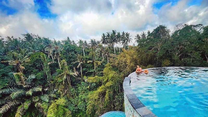 Wos River Tubing and Tlaga Singha Pool Bar